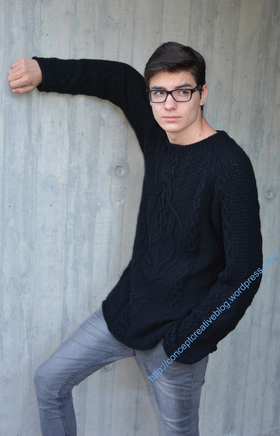 Knit cable pullover with skull pattern / free diagram