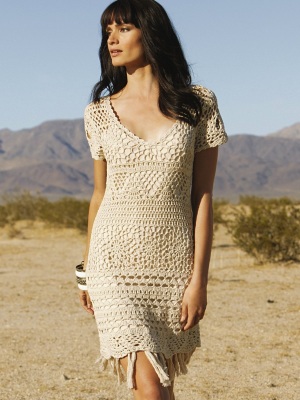 Crochet dress pattern for sizes S-2XL. The perfect crochet cover-up to wear on resorts. Crafted from thick cotton, this dress hugs the body from top to bottom to centre all the attention on you. 