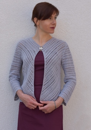 Crochet pattern for sizes XS-XL. Features diagonal patterns in front, three quarter sleeves and button at neckline. 